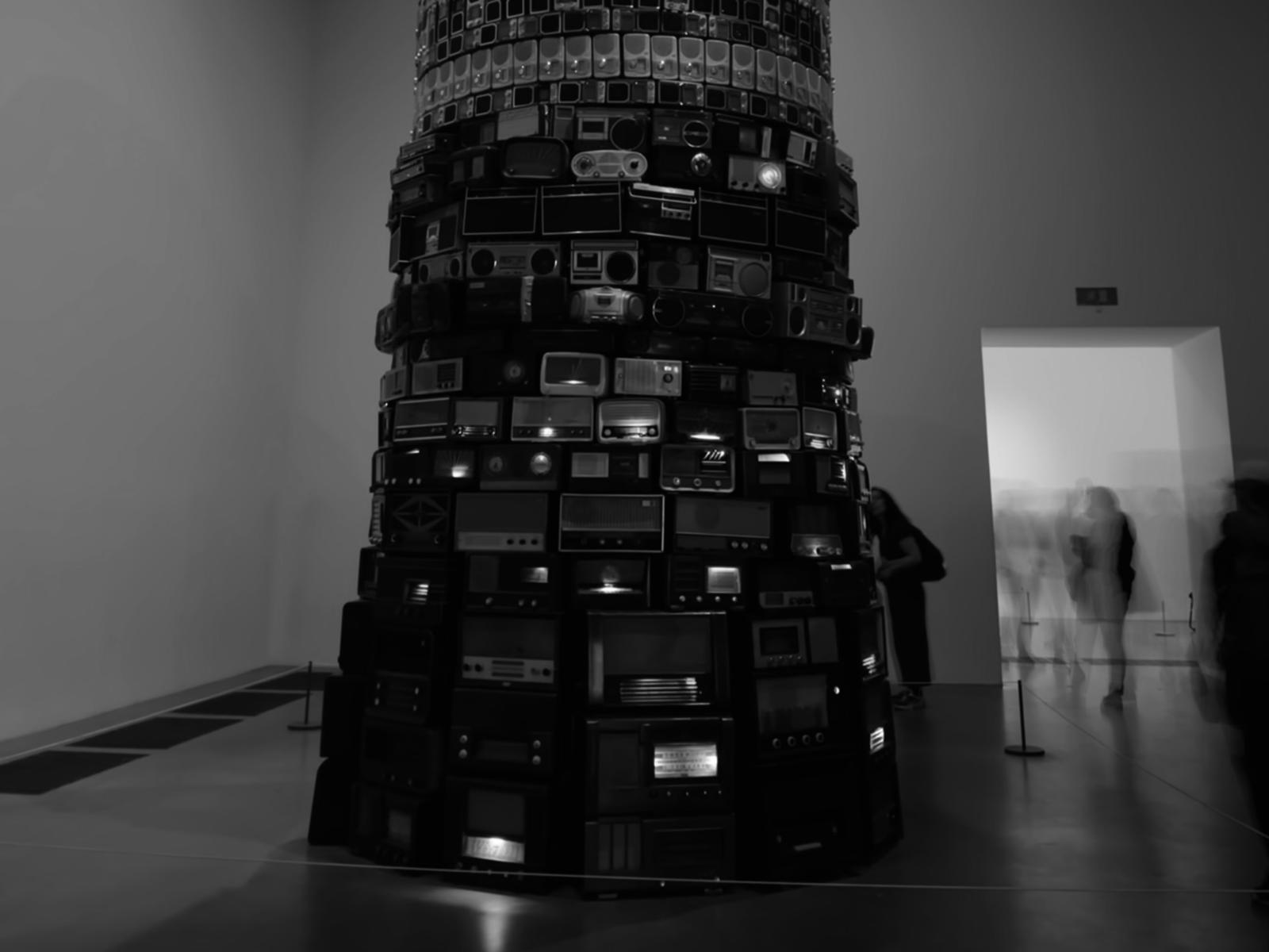 black-white picture of an object in the museumm